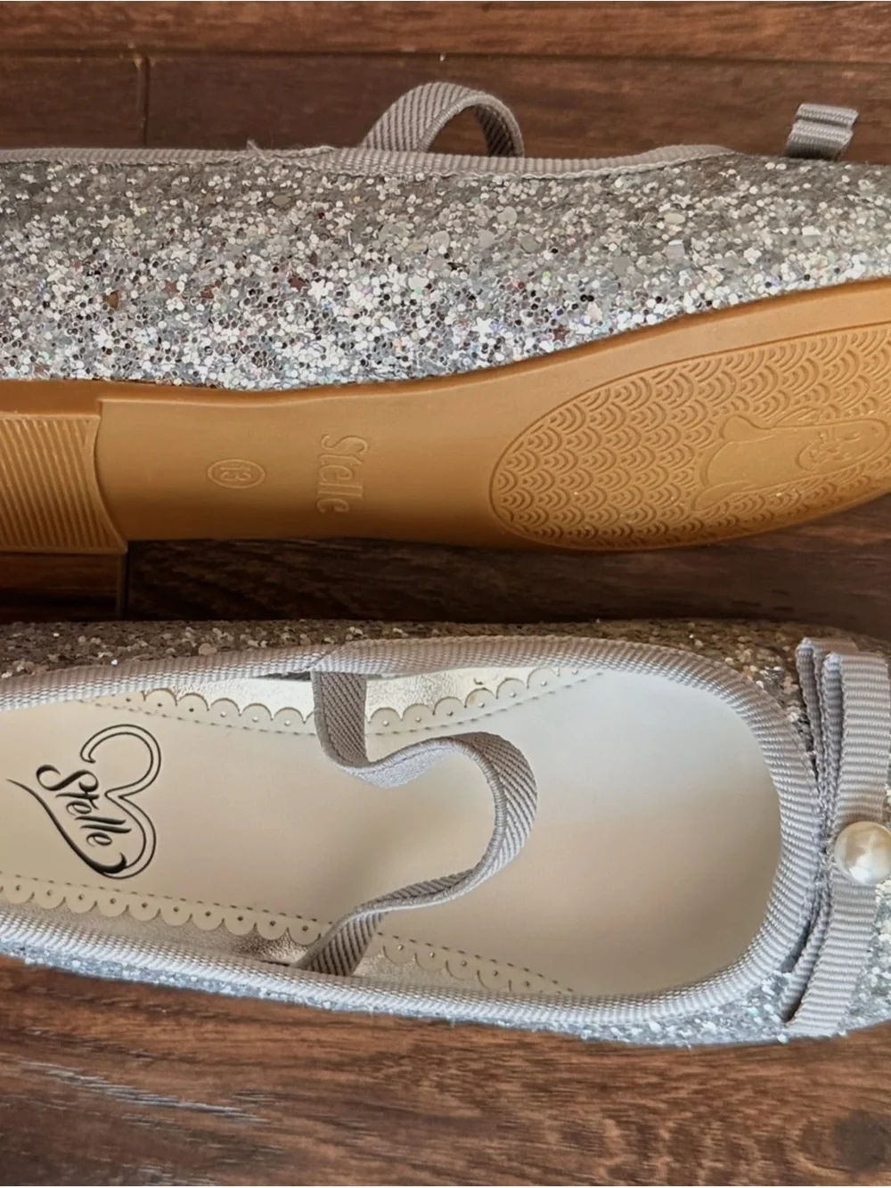 Girls 13 Stelle Silver Glitter Flats w/ Strap & Pearl